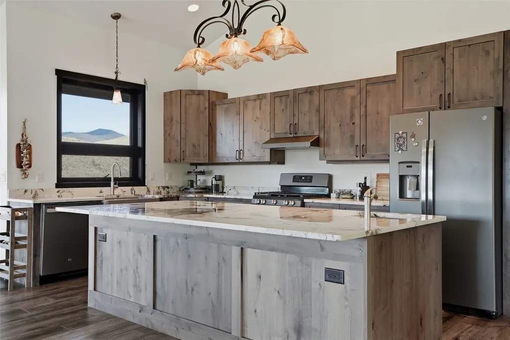 9701 Mt Highway 200 Dixon MT 59831