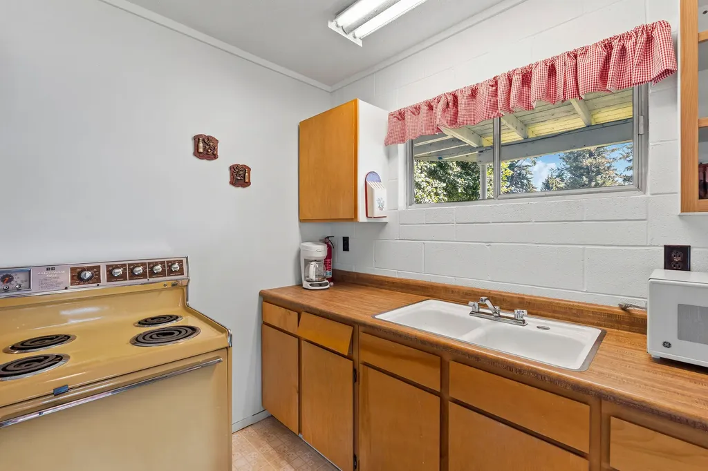 205 Lakeshore Drive Lakeside MT 59922