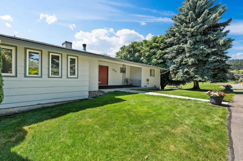 205 Lakeshore Drive Lakeside MT 59922
