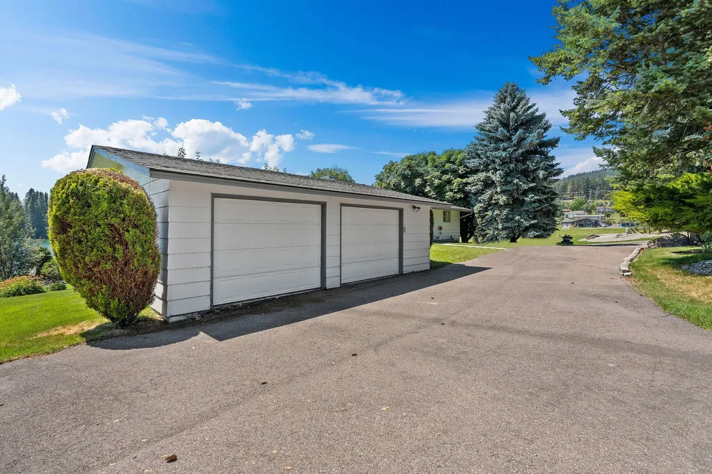 205 Lakeshore Drive Lakeside MT 59922