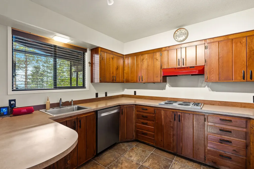 32498 Tarrs Lane Polson MT 59860