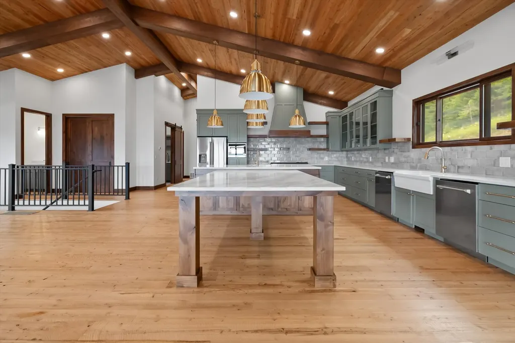 1549 Blacktail Road Lakeside MT 59922