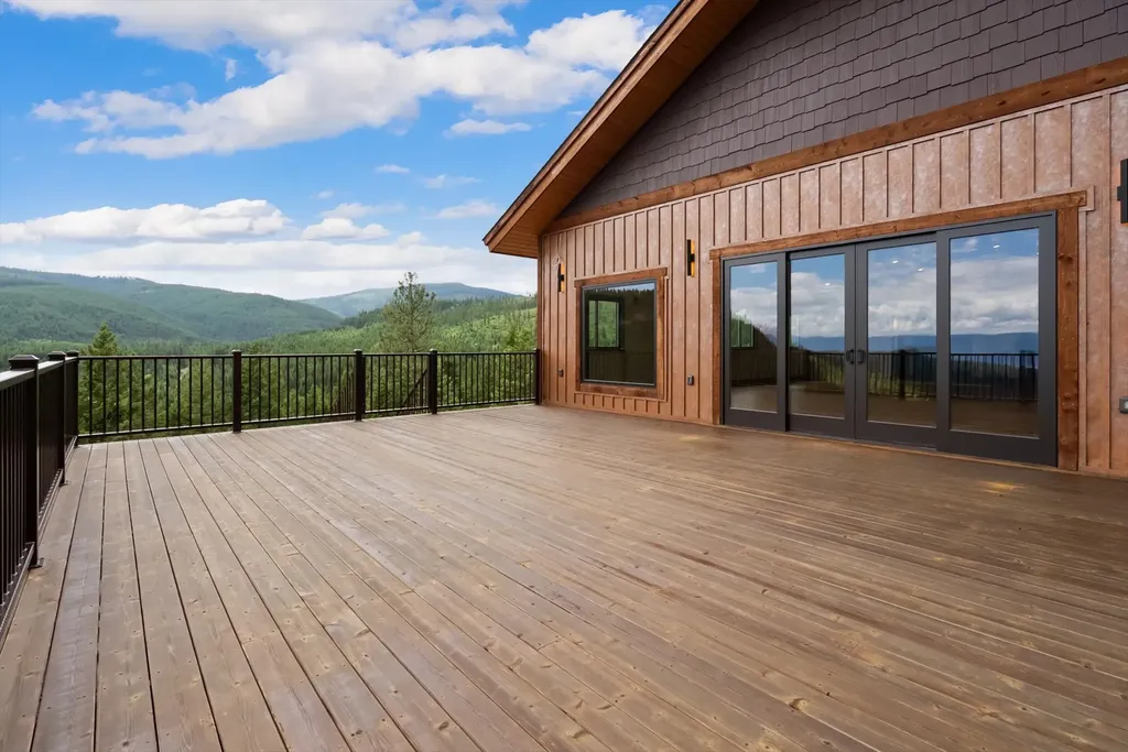 1549 Blacktail Road Lakeside MT 59922