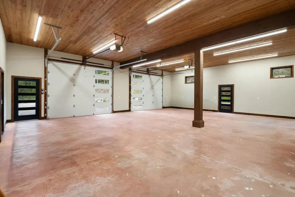 1549 Blacktail Road Lakeside MT 59922