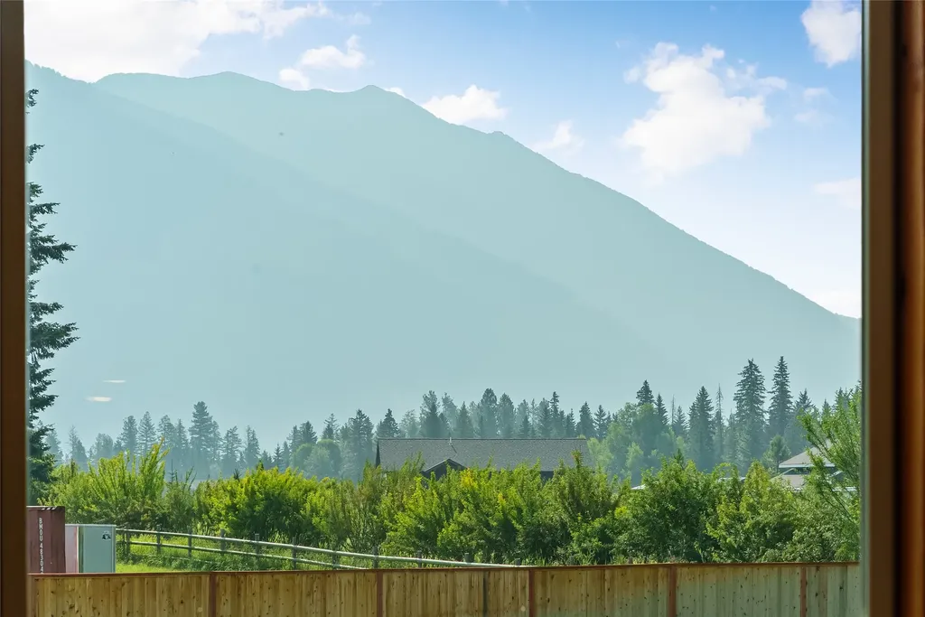183 Middle View Trail S Columbia Falls MT 59912