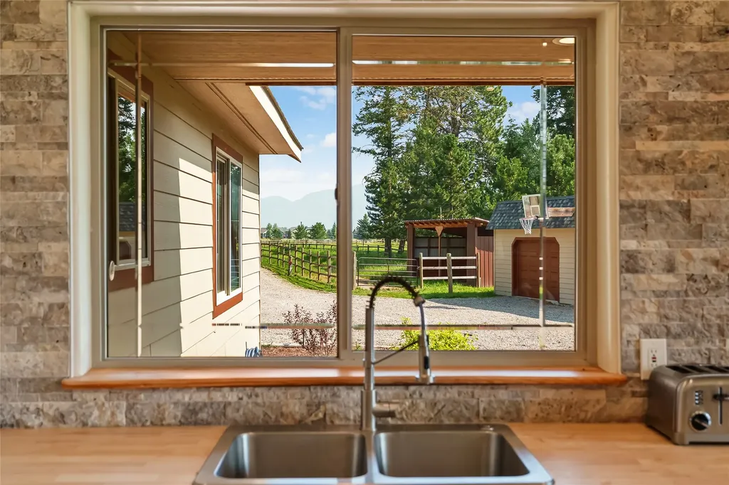 183 Middle View Trail S Columbia Falls MT 59912