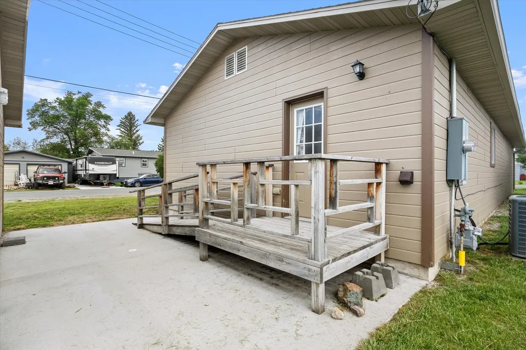400 N Oak Townsend MT 59644