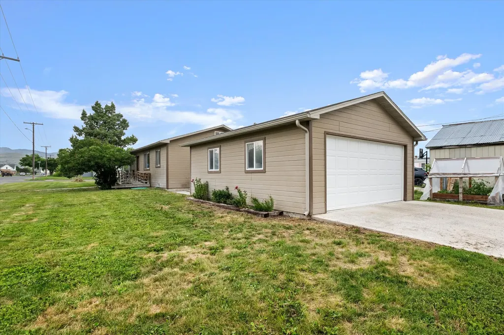 400 N Oak Townsend MT 59644