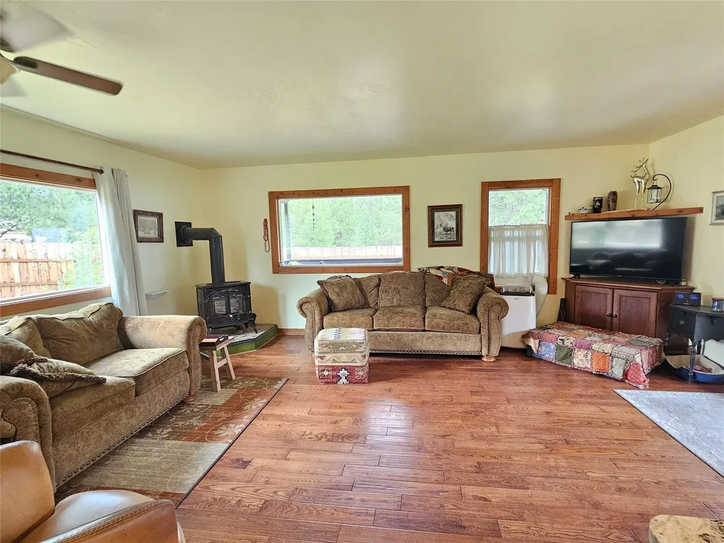 2825 Whites Lane Victor MT 59875
