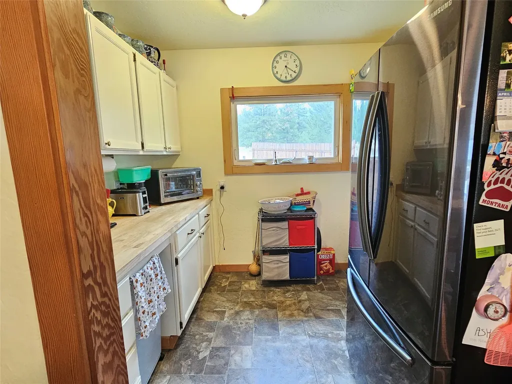 2825 Whites Lane Victor MT 59875