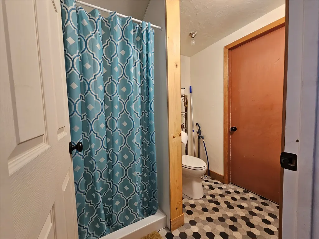 2825 Whites Lane Victor MT 59875