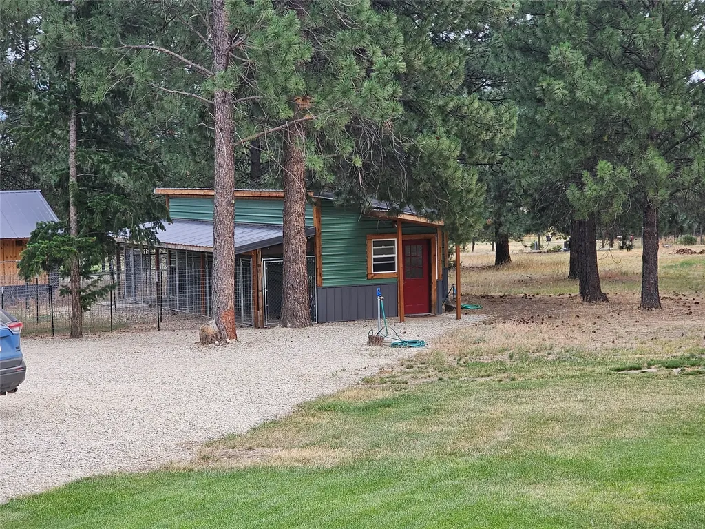 2825 Whites Lane Victor MT 59875