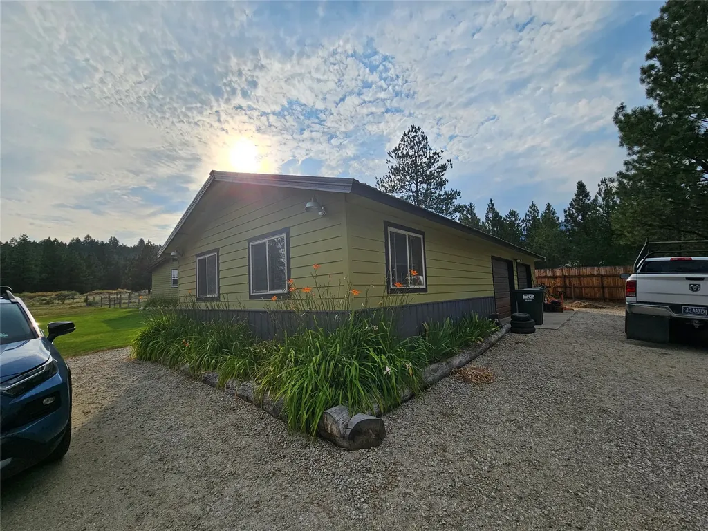 2825 Whites Lane Victor MT 59875