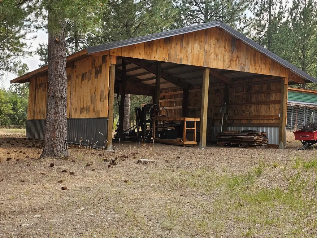 2825 Whites Lane Victor MT 59875
