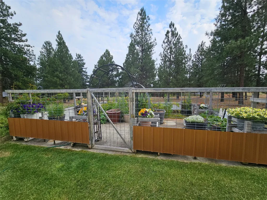 2825 Whites Lane Victor MT 59875