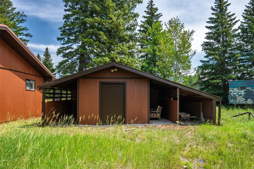 1361 Dalton Mountain Road Lincoln MT 59639