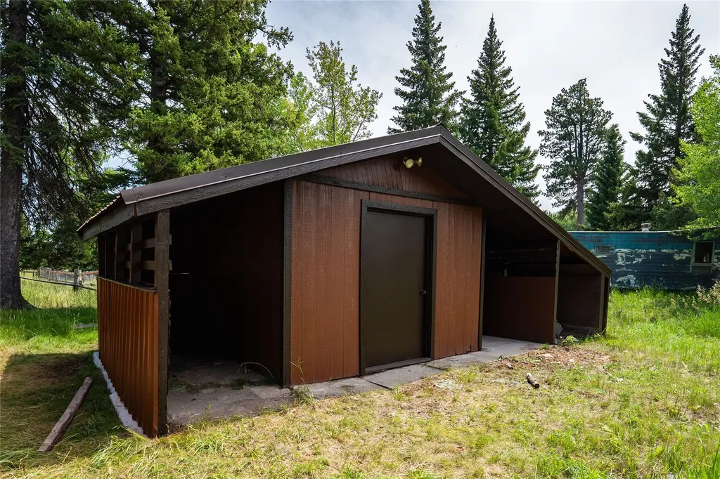1361 Dalton Mountain Road Lincoln MT 59639