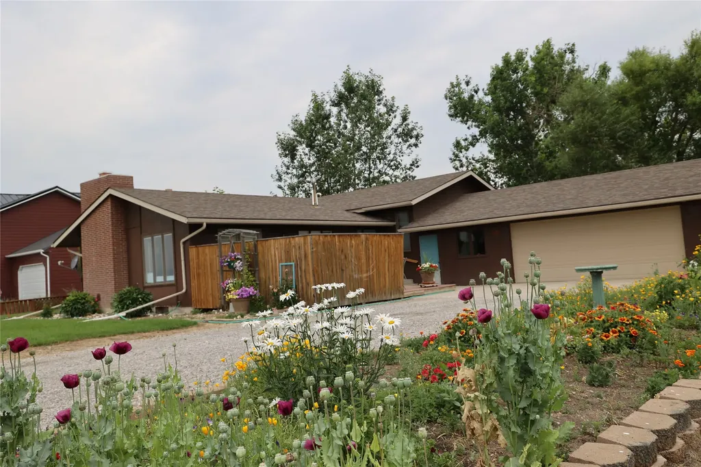 211 Illinois Avenue Valier MT 59486