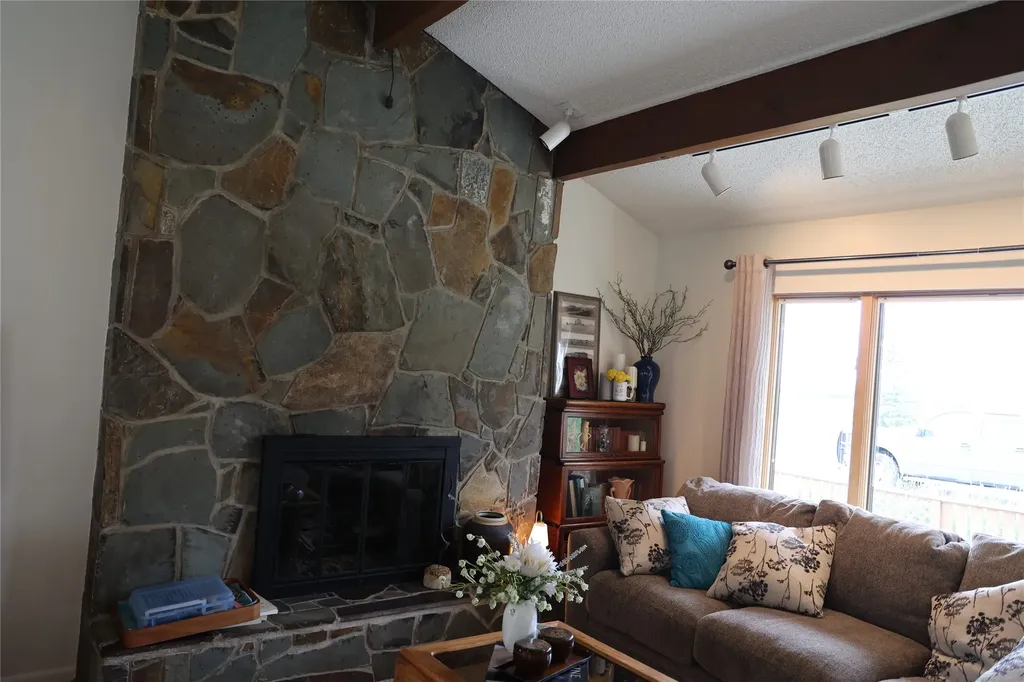 211 Illinois Avenue Valier MT 59486