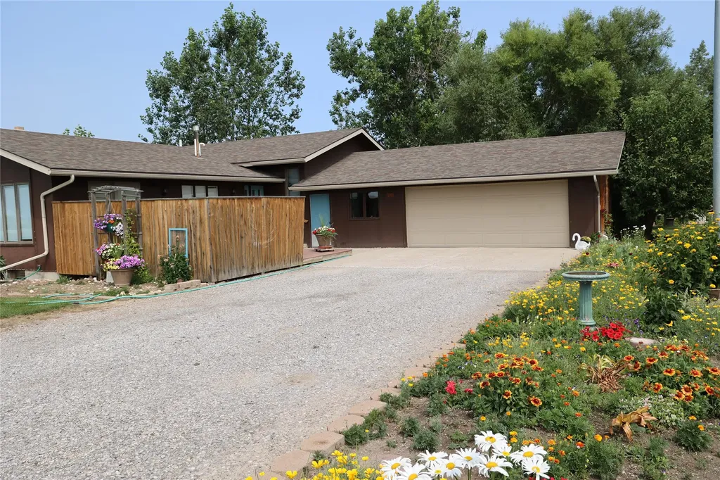 211 Illinois Avenue Valier MT 59486