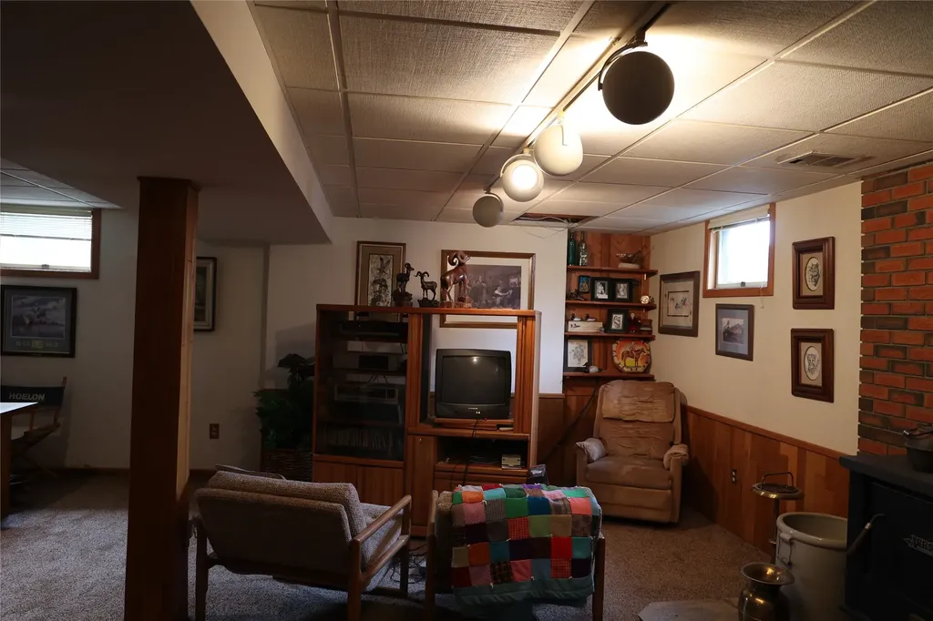211 Illinois Avenue Valier MT 59486
