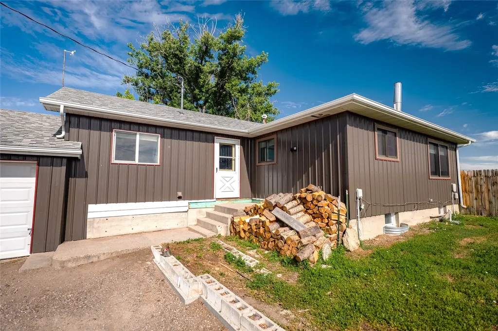 12854 Mt Highway 200 Simms MT 59477