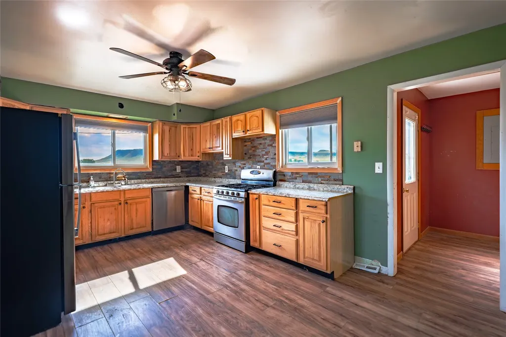12854 Mt Highway 200 Simms MT 59477