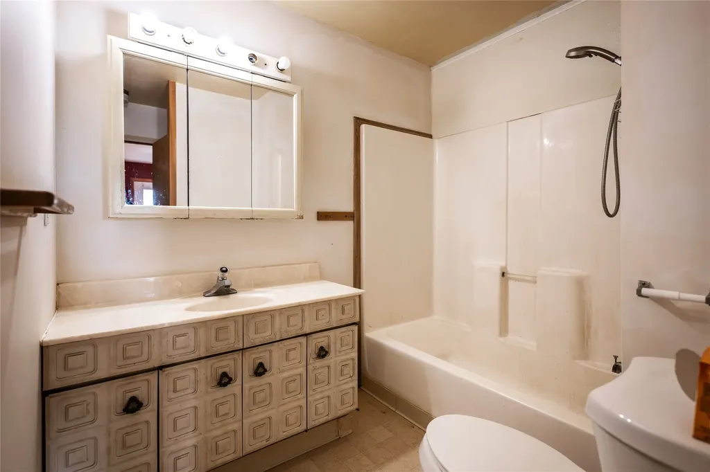 12854 Mt Highway 200 Simms MT 59477