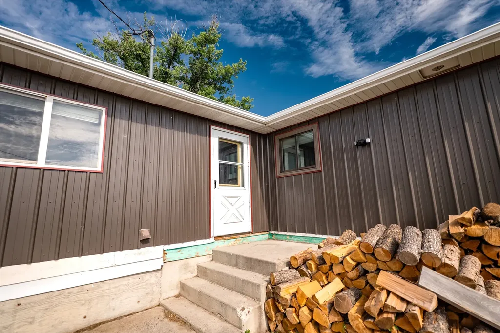 12854 Mt Highway 200 Simms MT 59477