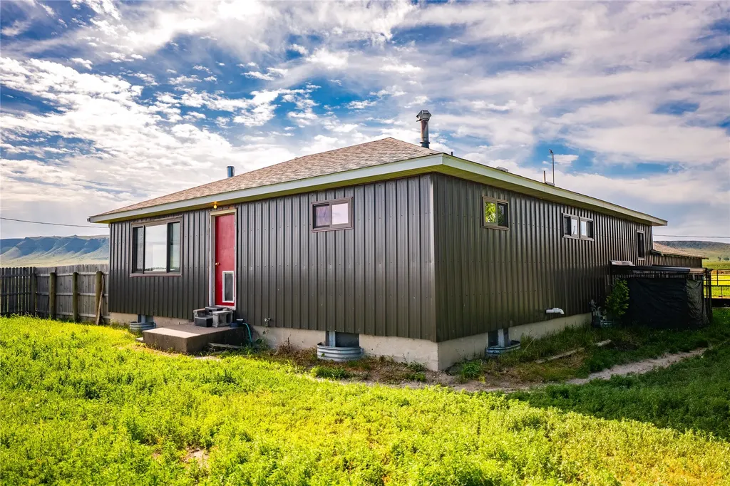 12854 Mt Highway 200 Simms MT 59477