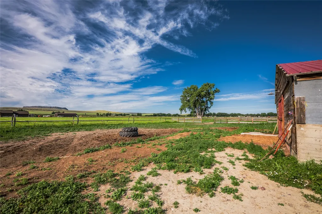 12854 Mt Highway 200 Simms MT 59477