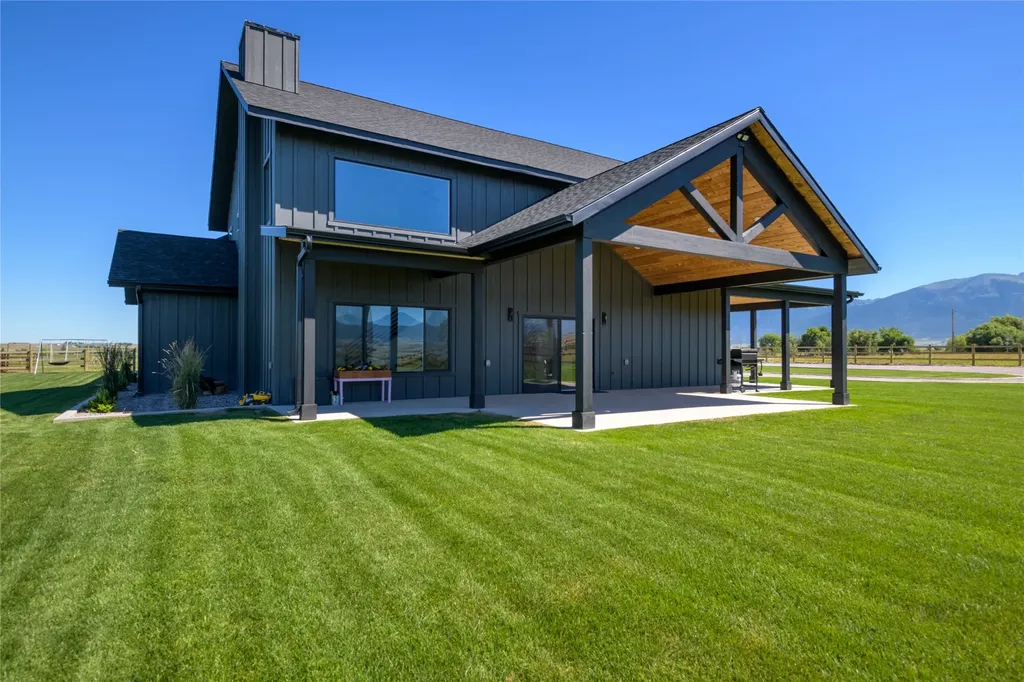37702 Hawkins Road St Ignatius MT 59865
