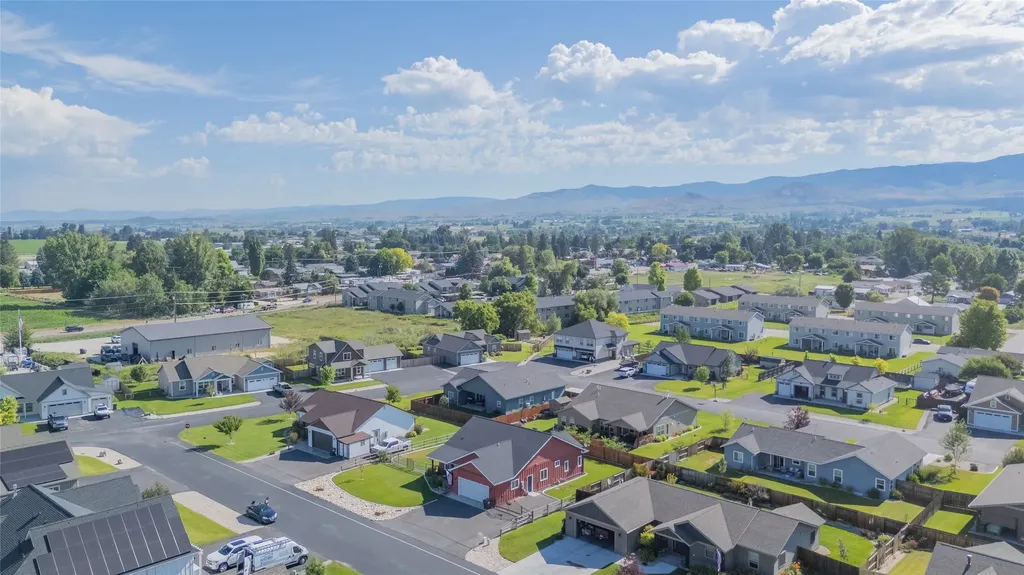 144 Farm Land Lane Corvallis MT 59828