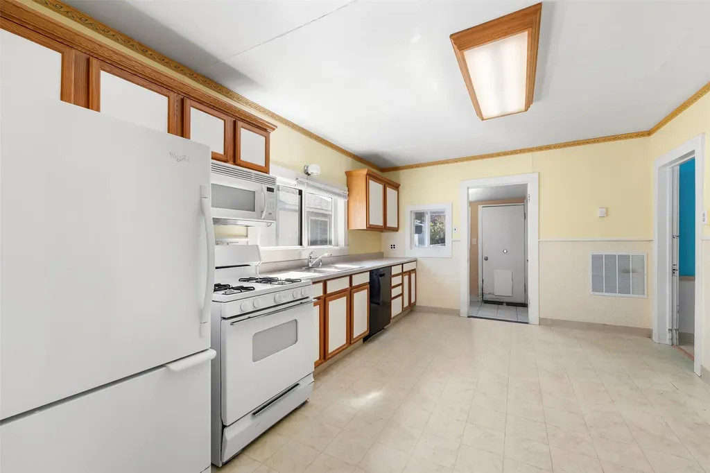 1325 E Lyndale Avenue Helena MT 59601
