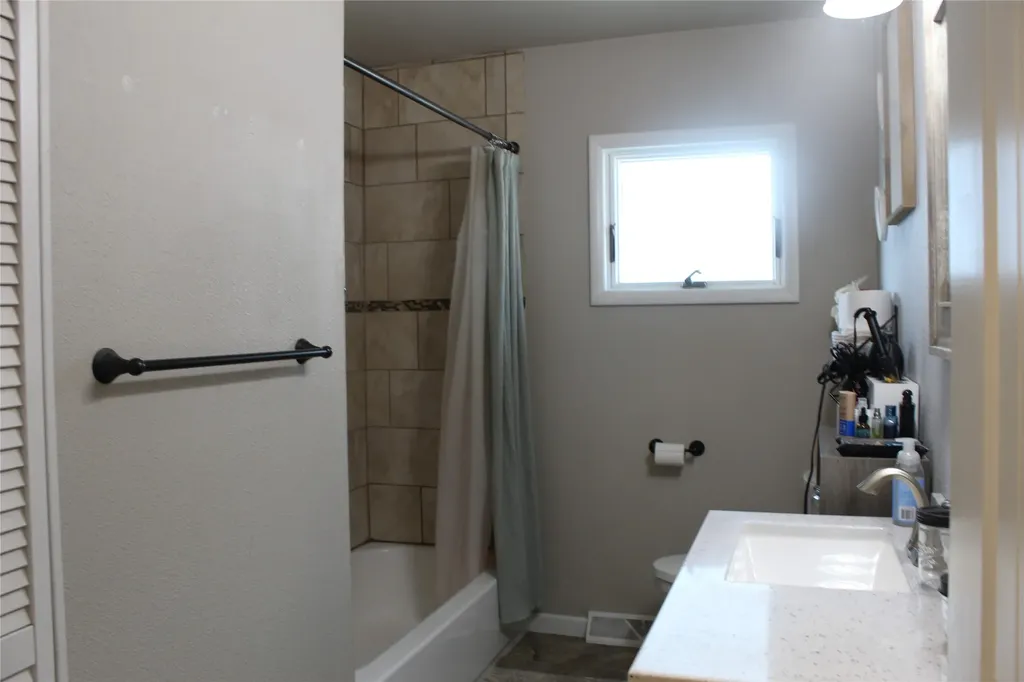 17 S Delaware Street Conrad MT 59425