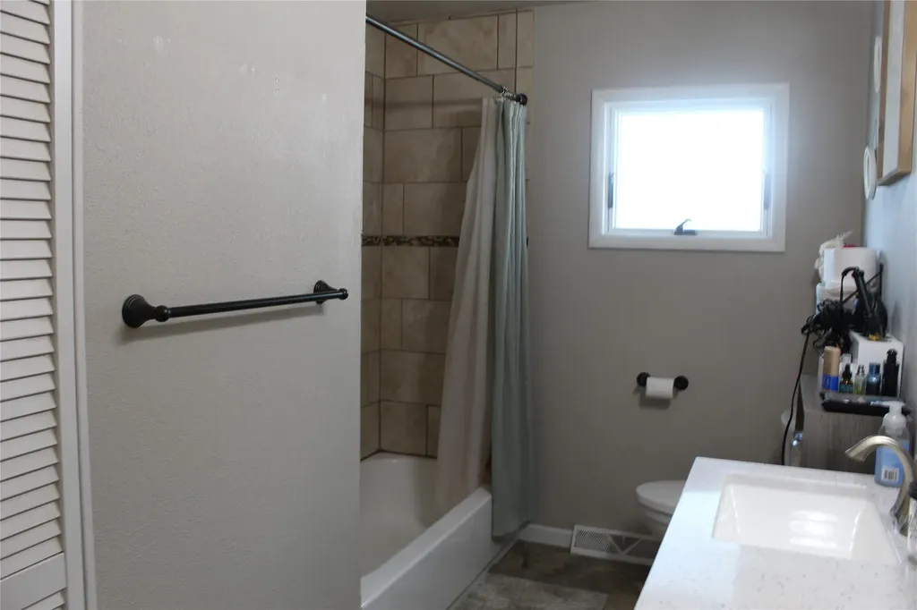 17 S Delaware Street Conrad MT 59425