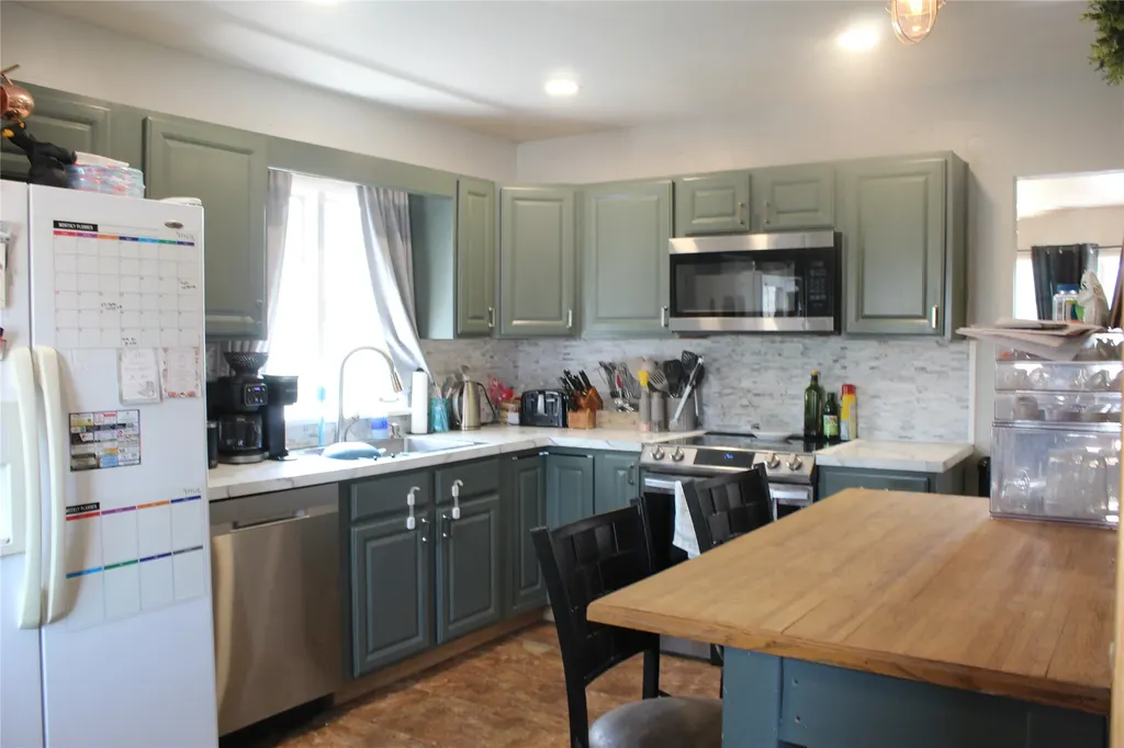 17 S Delaware Street Conrad MT 59425