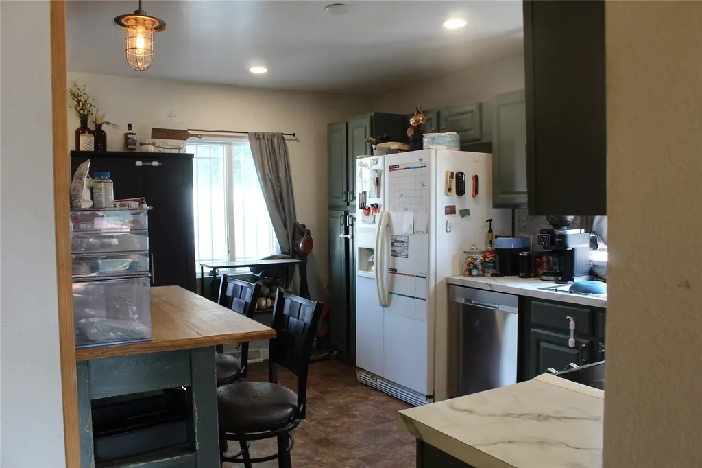 17 S Delaware Street Conrad MT 59425