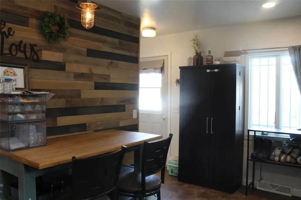 17 S Delaware Street Conrad MT 59425