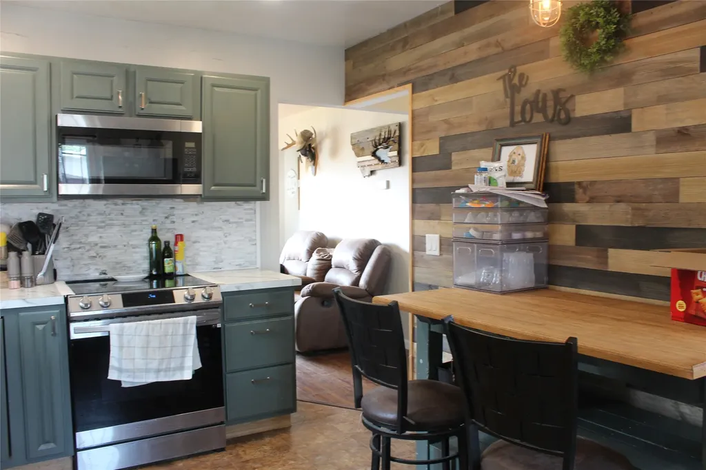 17 S Delaware Street Conrad MT 59425