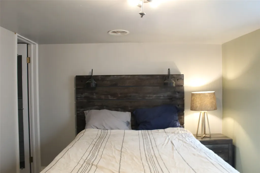 17 S Delaware Street Conrad MT 59425