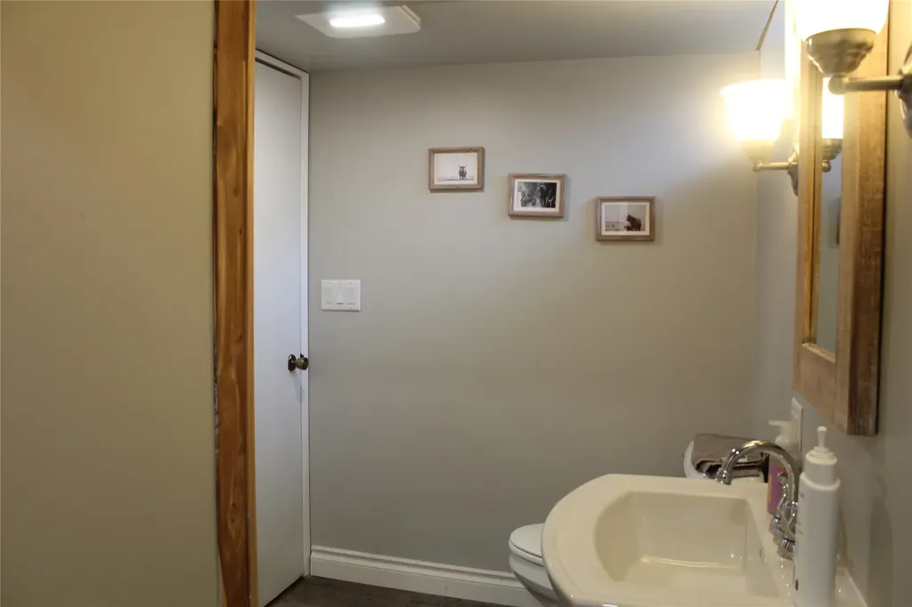 17 S Delaware Street Conrad MT 59425