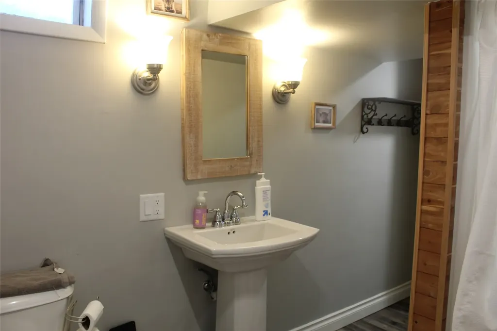 17 S Delaware Street Conrad MT 59425