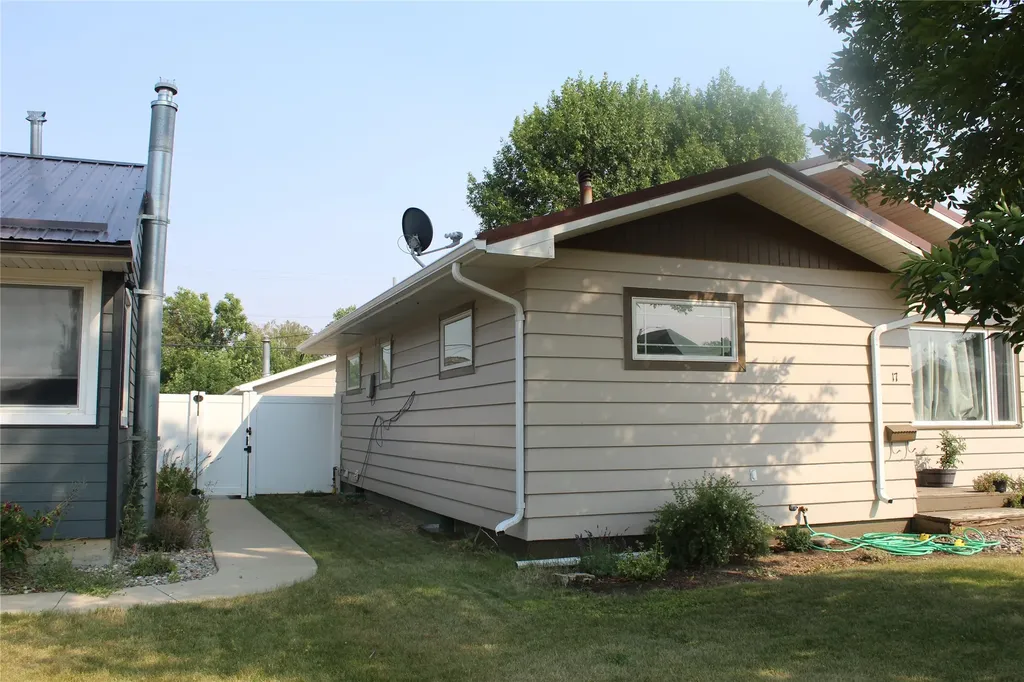 17 S Delaware Street Conrad MT 59425
