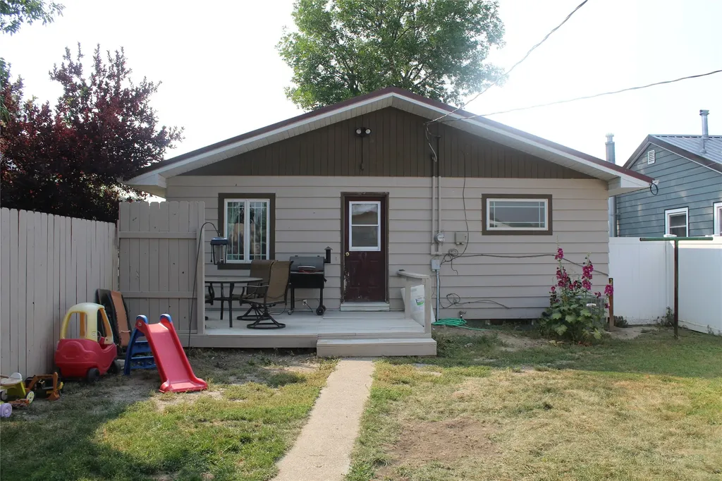 17 S Delaware Street Conrad MT 59425