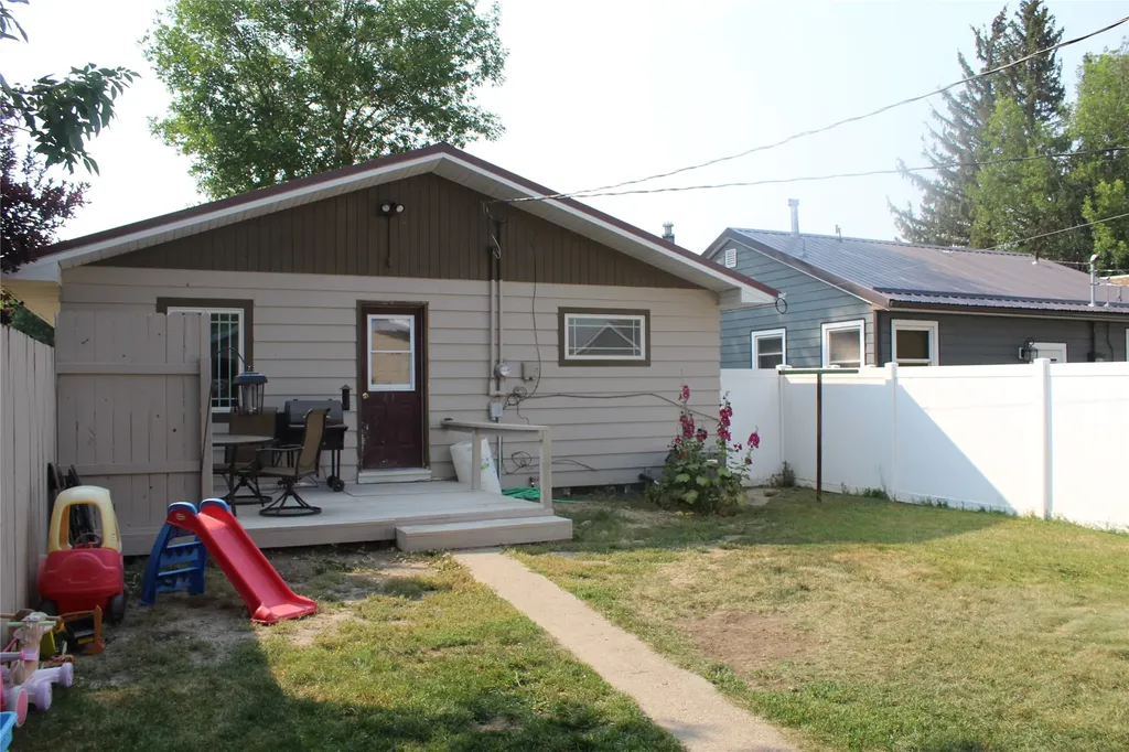 17 S Delaware Street Conrad MT 59425