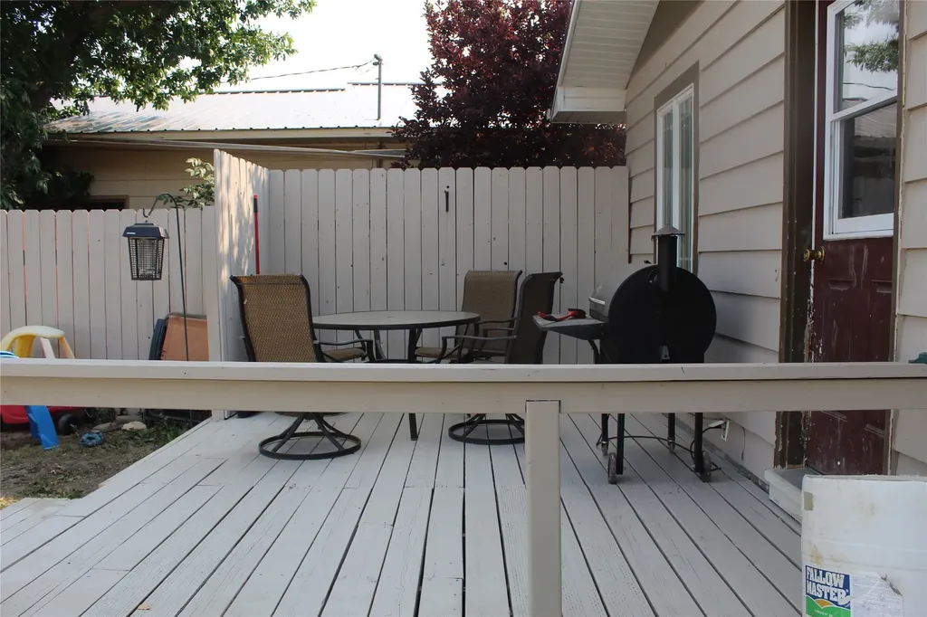 17 S Delaware Street Conrad MT 59425
