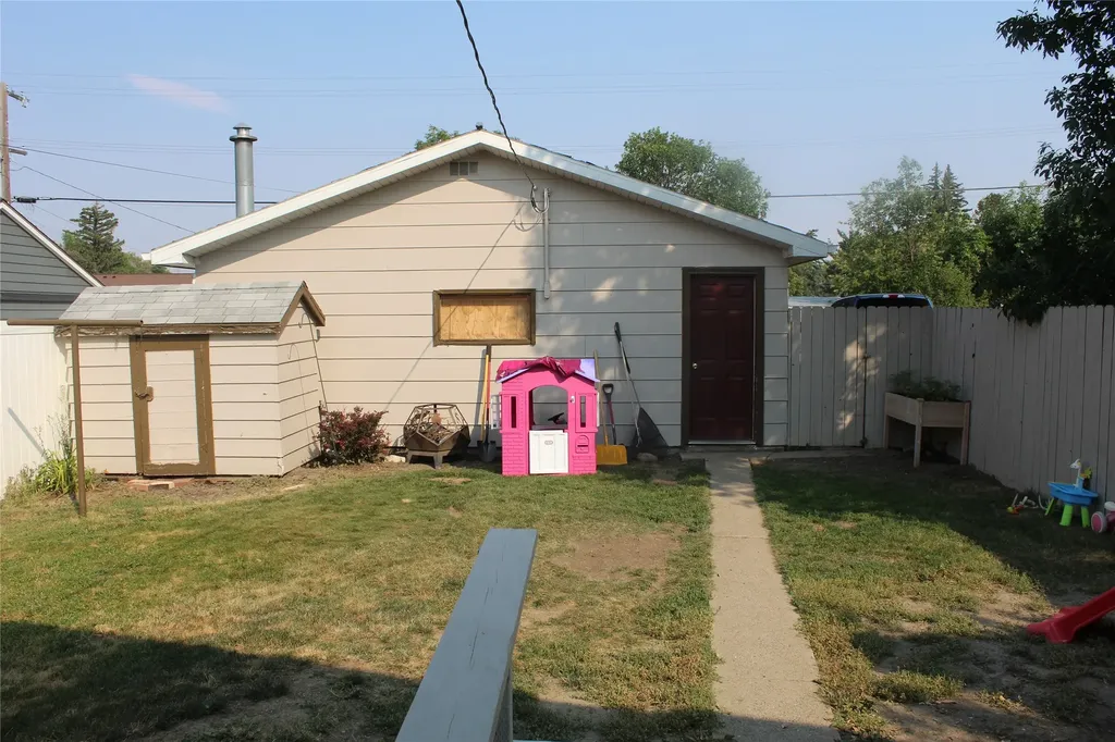 17 S Delaware Street Conrad MT 59425