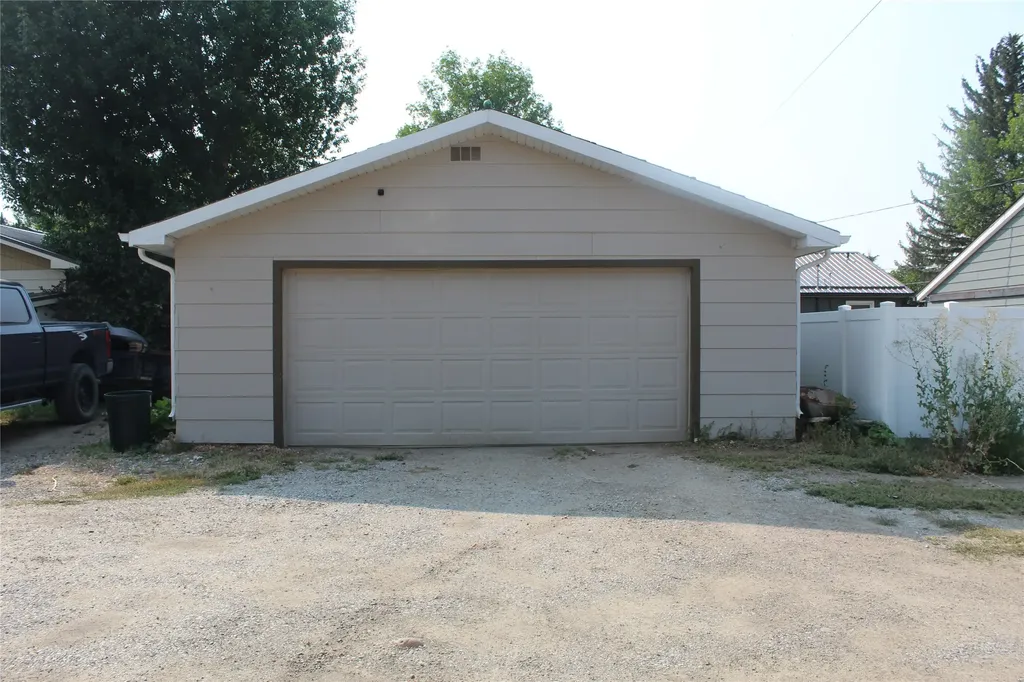 17 S Delaware Street Conrad MT 59425