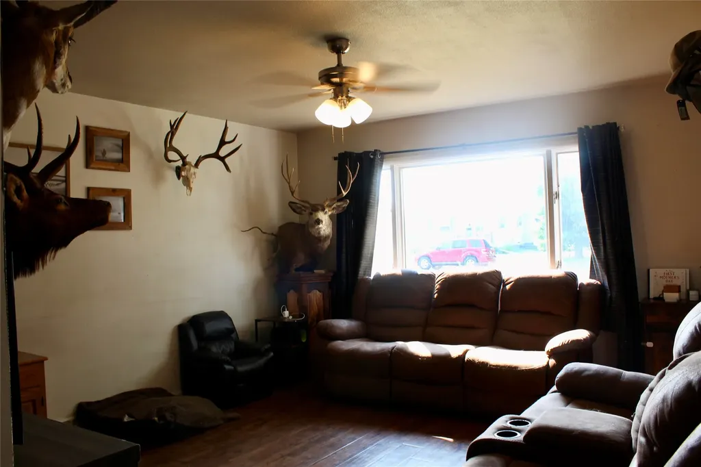 17 S Delaware Street Conrad MT 59425